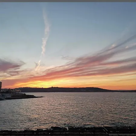 2 Bedroom Close To The Σεντ Πόλς Μπέι