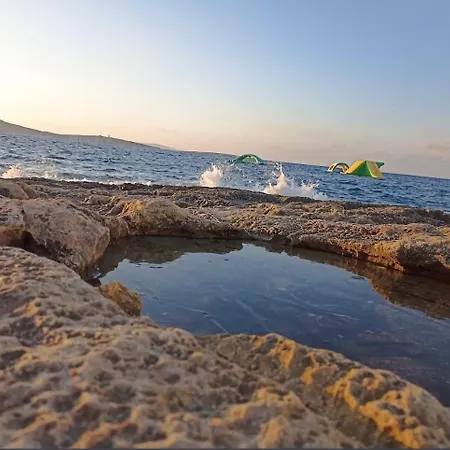 2 Bedroom Close To The *