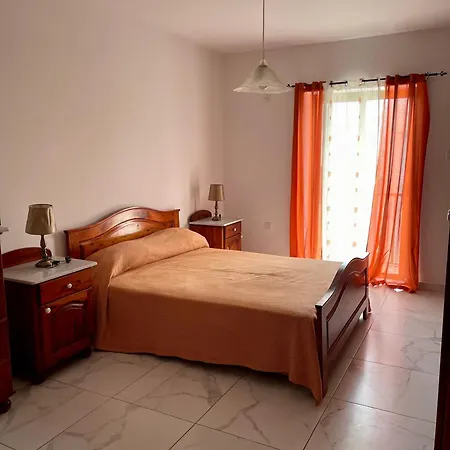 2 Bedroom Close To The Apartment *