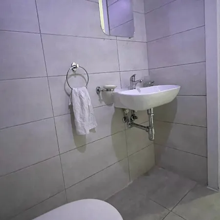 2 Bedroom Close To The