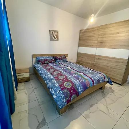 2 Bedroom Close To The