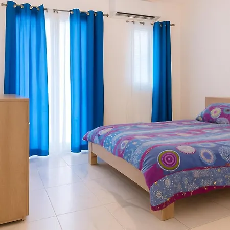 2 Bedroom Close To The Apartment