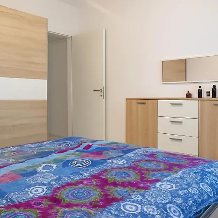 Apartment 2 Bedroom Close To The *