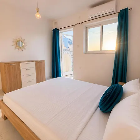 Bugibba 2-bedroom With Balconies Near The *