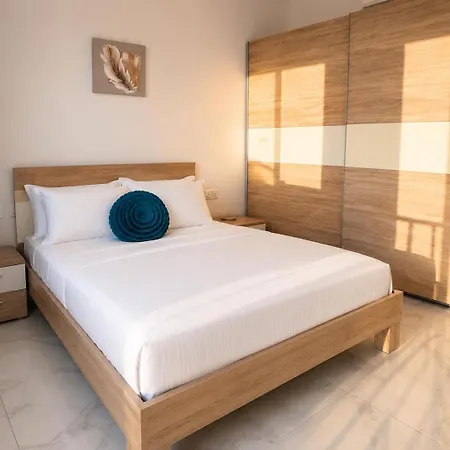 Bugibba 2-bedroom With Balconies Near The San Pawl il-Baħar