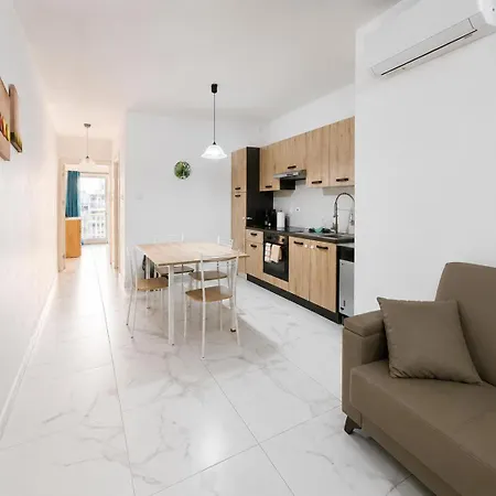 Bugibba 2-bedroom With Balconies Near The San Pawl il-Baħar